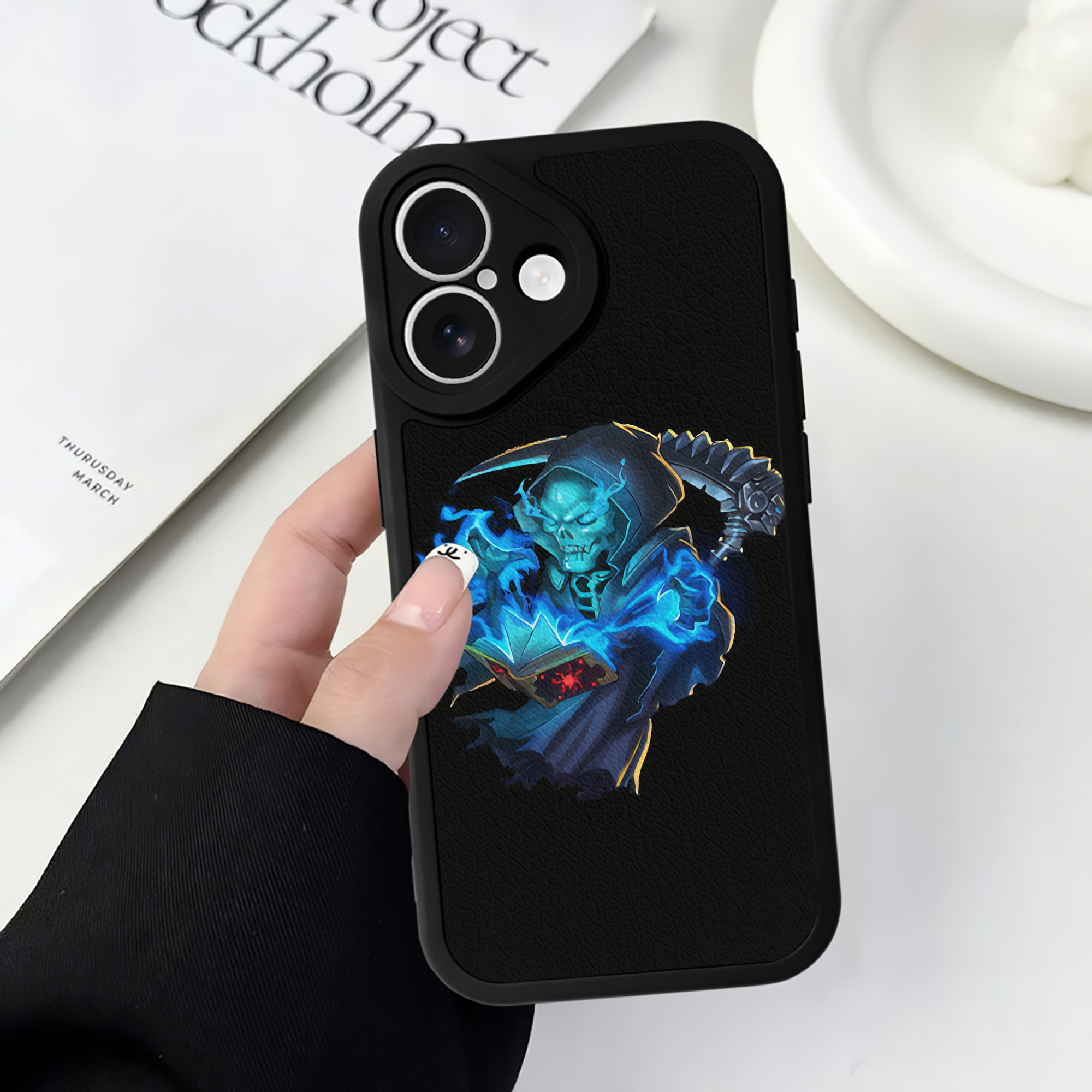 リーグ・オブ・レジェンド League of Legends LOL 【iPhone 16シリーズ対応】シリコンスマホケース（レザー調） 材質：シリコン